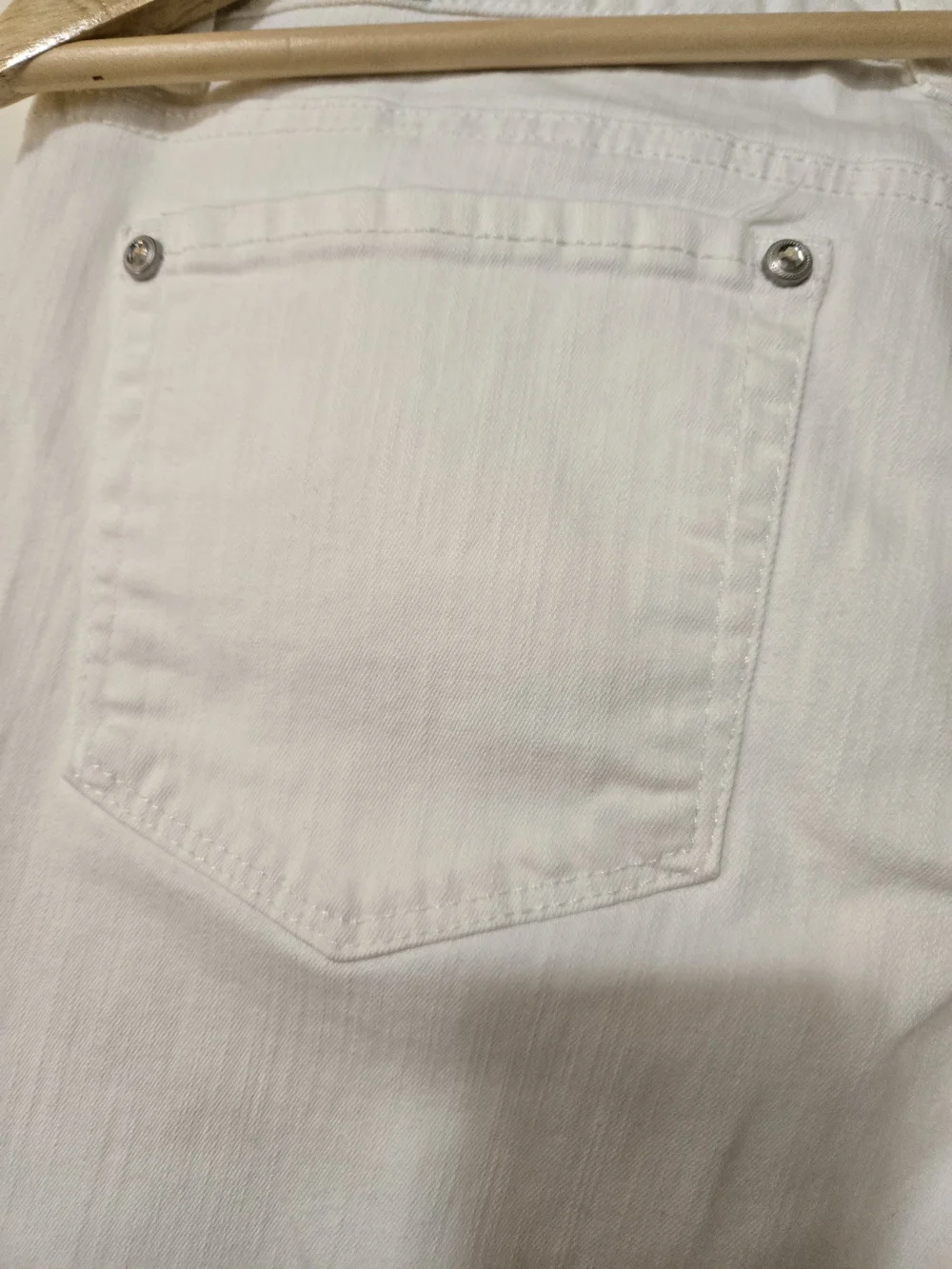 Bandolino Women's White Cropped Capri Pants